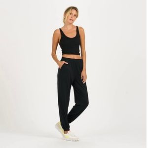 NWT Vuori women’s boyfriend jogger